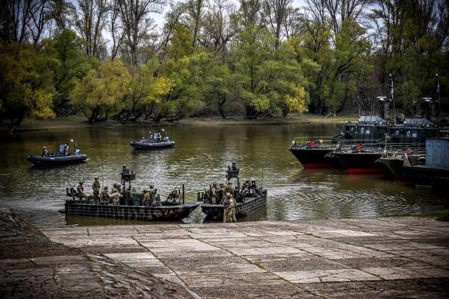 Black Swan 2021 – Spezialkraefte ueben Waterborne Operations auf der Donau 3