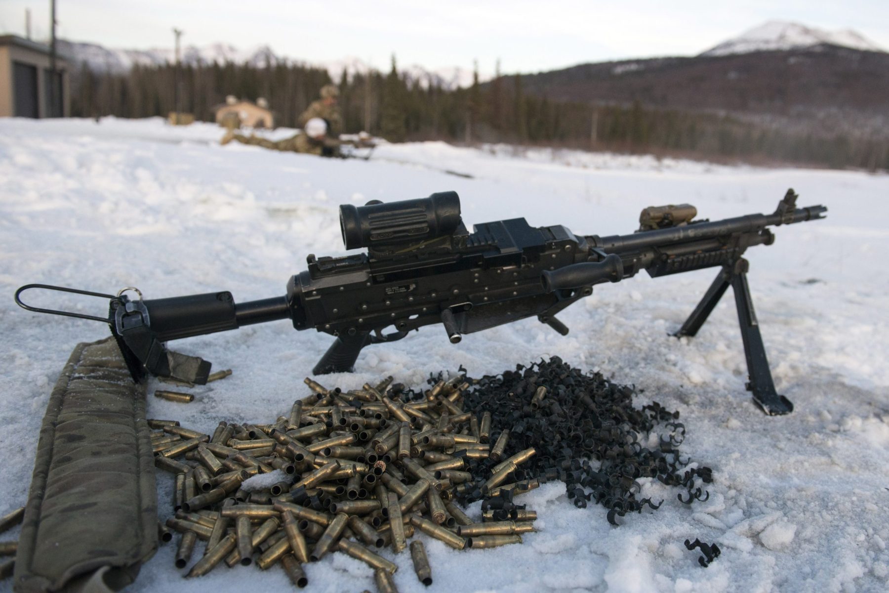 FN USA erhaelt Folgeauftrag fuer M240L Maschinengewehre Foto U.S. Air Force Alejandro Pena scaled e1644225263697