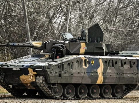 Der 45 Tonnen schwere Schuetzenpanzer KF41 Lynx wird das Rueckgrat der kuenftigen ungarischen mechanisierten Kraefte bilden Foto Ungarisches Verteidigungsministerium e1685439975623