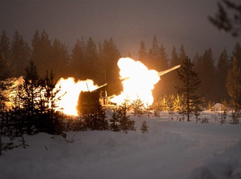 M270A1 Raketenartillerie Finnland Foto Finnisches Verteidigungsministerium e1692000693336