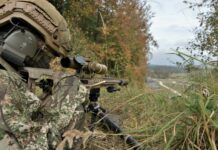 Soldat mit Scharfschützengewehr G22A2 von Accuracy International.