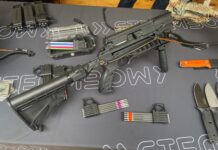 Die AR-6 Stinger II Armbrust mit AR-15-Hinterschaft.