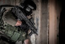 Ein israelischer Soldat mit dem X95 Micro Tavor Sturmgewehr.