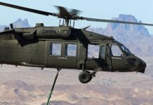 Der optional bemannte UH-60 Black Hawk mit dem Flugautonomiesystem Matrix.
