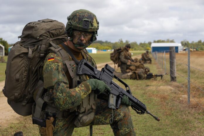 Soldat des Seebataillons mit dem allen drei 