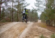 Die Yamaha Ténéré 700 während der ersten Geländefahrten in Kümmersbruck.