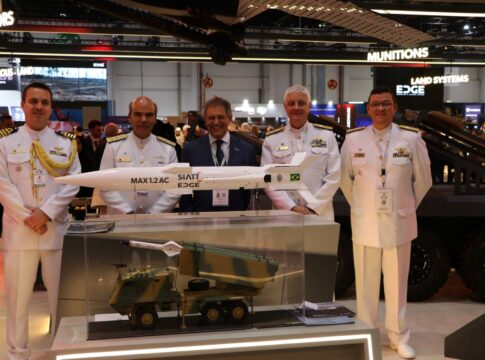Die MAX 1.2 AC am Stand von SIATT auf der IDEX.