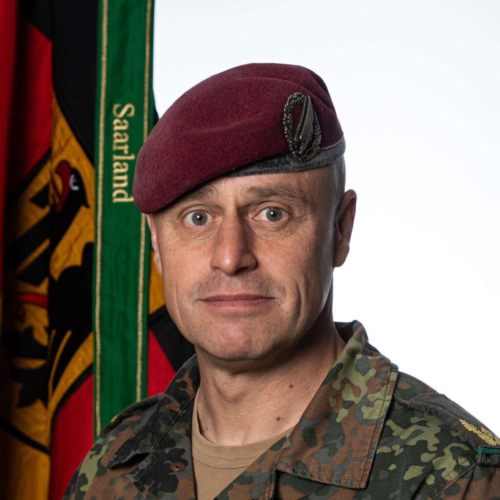Infanterieschule: Kommandoübergabe von Matz an Steinhaus 8 Brigadegeneral Andreas Steinhaus als Kommandeur der Luftlandebrigade 1.