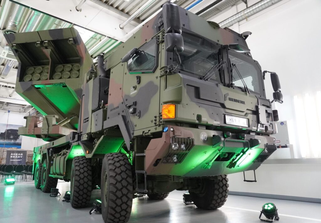 "GMARS Summit" von Rheinmetall und Lockheed Martin 2 GMARS besteht aus einem mit dem M270 MLRS und M142 HIMARS kompatiblen Raketenwerfer auf HX3-Fahrgestell.