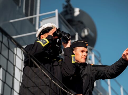 Die Deutsche Marine erhält ein neues Bekleidungssystem mit zeitgemäßer Optik und Schutzfunktionen.