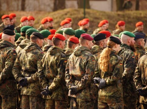 Noch ohne Wehrpflicht: Aufstellungsappell der Heimatschutzdivision im März.