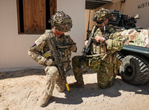 Soldaten aus Großbritannien und Australien testen während der multinationalen Übung Project Convergence innovative Fähigkeiten.