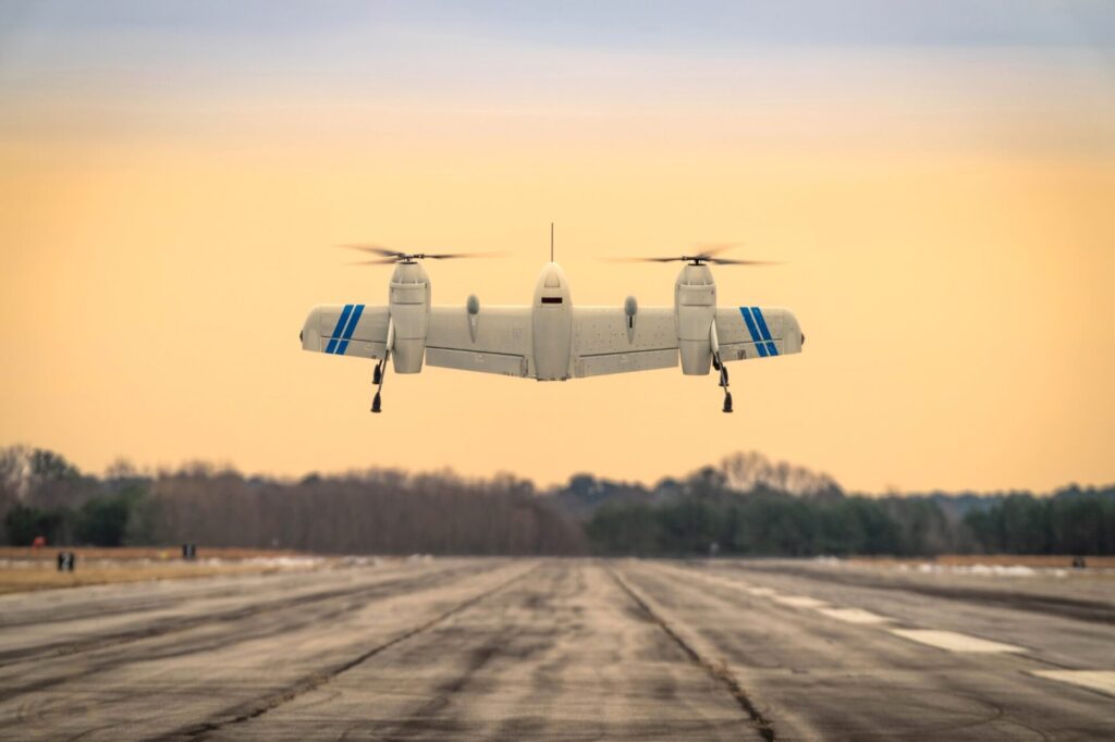 Sikorsky testet "Rotor-Blown Wing" Drohne im Hubschrauber- und Flugzeugmodus 2 Die Rotor-Blown-Wing-Drohne von Sikorsky beim Start im Hubschraubermodus.