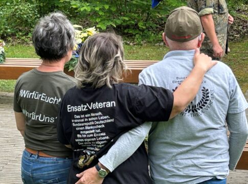 Bund Deutscher EinsatzVeteranen feiert 15-jähriges Jubiläum 8 Am 3. Oktober hält der Bund Deutscher EinsatzVeteranen wieder ein Gedenken im "Wald der Erinnerung" ab.