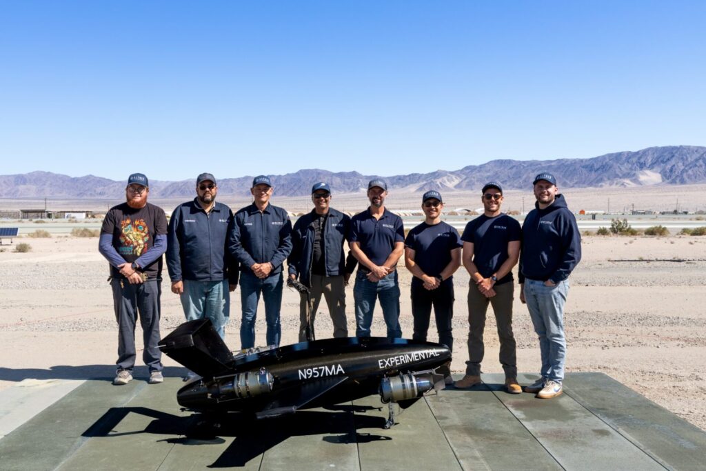 Razor VTOL-Drohne führt vollautonomem Erstflug durch 8 Das Team von Mayman Aerospace.