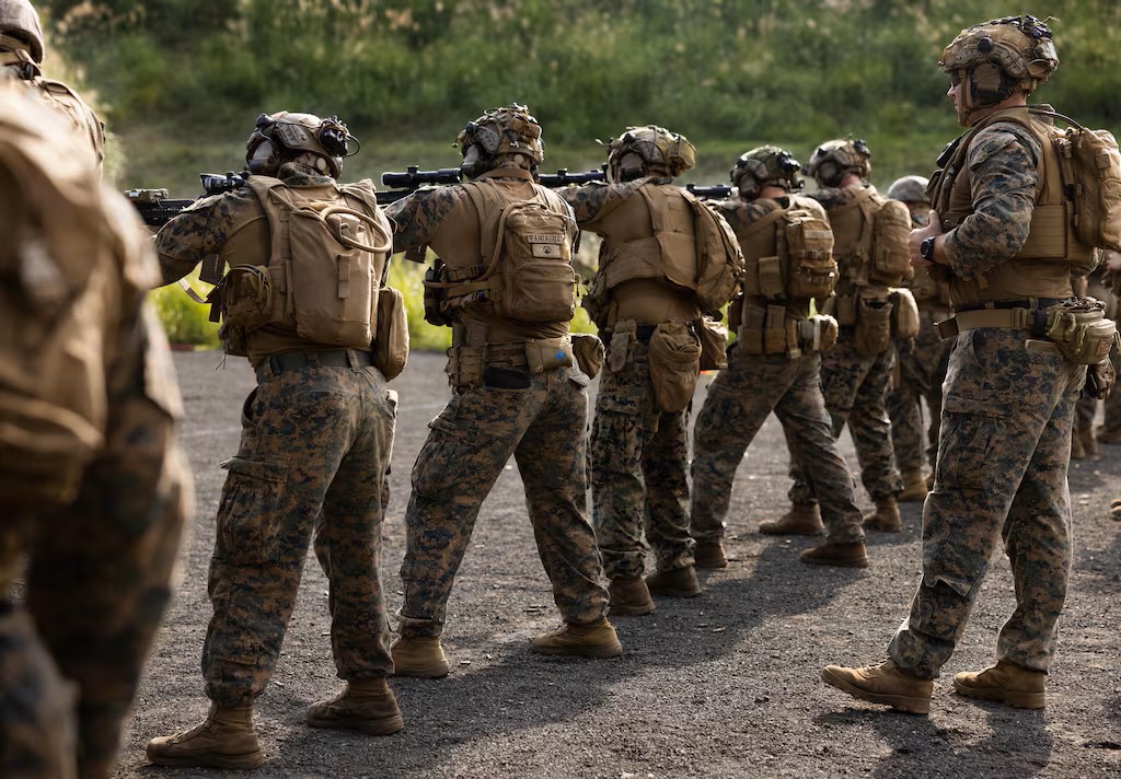 USMC organisiert Infanteriebataillone neu (schon wieder) 2 Nach Versuchen mit zwölf und 15 Mann liegt die Stärke der USMC-Schützengruppe jetzt wieder bei den bewährten 13.