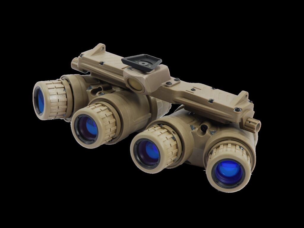 Zukunft der Nachtsicht: Interview mit Hersteller L3Harris 6 Die Ground Panoramic Night Vision Goggle (GPNVG) bietet ein besonders breites Sehfeld und wird daher von Spezialkräften besonders bei Zugriffen in urbanen Räumen genutzt.
