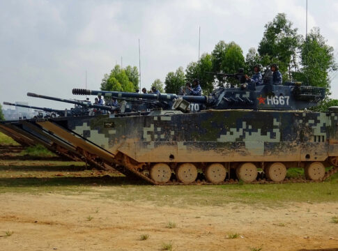 Das amphibische Feuerunterstützungsfahrzeug Typ 05, hier bei einer chinesisch-russischen Übung.