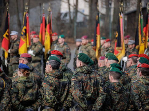 Freiwilliger Wehrdienst oder Wehrpflicht? Soldatinnen und Soldaten beim Aufstellungsappell der Heimatschutzdivision.