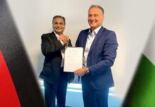 Helmut Rauch, CEO von Diehl Defence (r.), und Anil D. Ambani, Gründer der Reliance Group.
