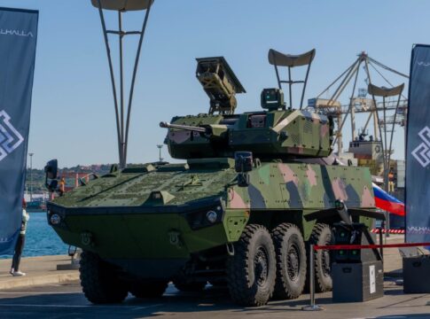 Patria XP 8x8, ausgestattet mit dem Mangart 30-Turm bei der Flugabwehr-Übung Stit 25.