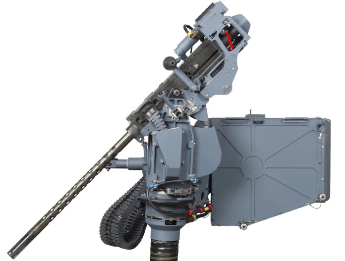 Das EMGS, hier mit M3M beziehungsweise GAU-21/A im Kaliber .50, kann sowohl vom Doorgunner als auch vorwärts gerichtet von der Cockpitbesatzung bedient werden.
