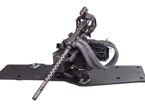 Die neue Variante des FN-Bordwaffensystems im Kaliber .50 mit Bodenplatte aus Kompositwerkstoff.