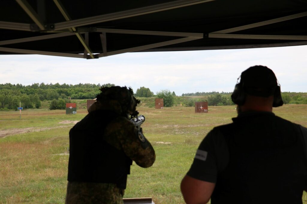 Video: SSW 40 - Schießen mit Rheinmetalls neuer Granatwaffe 11 Die Waffe hat einen erstaunlich geringen Rückstoß.