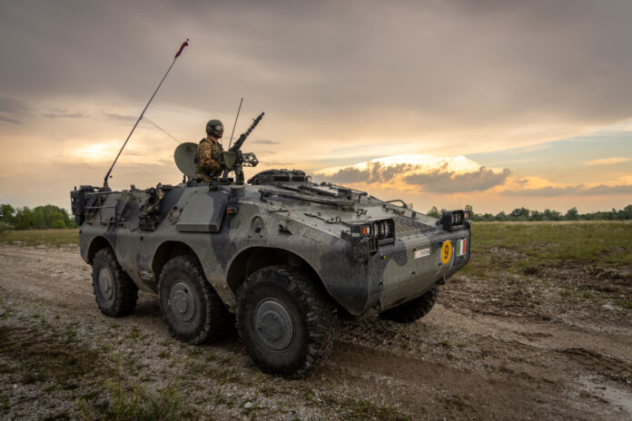 Die größere Variante des VBL Puma 4x4, die Version 6x6.