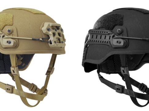 Der Galvion Hellbender Federal Edition in der Version High-cut (l.) und (Mid/full-cut).