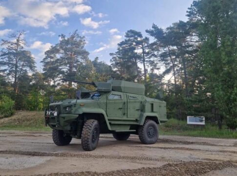 Das Wolf-Fahrzeug mit dem ferngesteuerten Turm Mangart 25.
