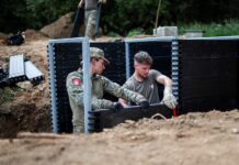 Hier wird gut das Klick-System beim ROM-Trench sichtbar. Es spart Zeit, ist einfach, und lässt den Grabenbau auch durch unerfahrene Soldaten zu.