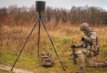 L3Harris stellte Soldaten in VANAHEIM seine CORVUS-RAVEN-Technologie zur Bekämpfung kleiner Drohnen zur Verfügung und demonstrierte damit deren Fähigkeiten zur passiven Signalerkennung, zur Verbesserung der Lageerkennung und zur Bekämpfung von Störsignalen. (Alle Fotos: UK MoD)