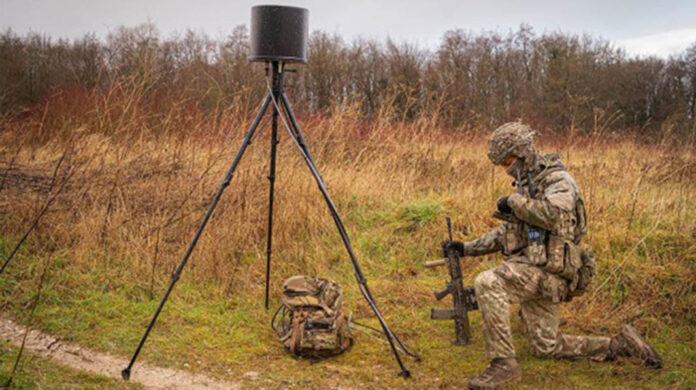 L3Harris stellte Soldaten in VANAHEIM seine CORVUS-RAVEN-Technologie zur Bekämpfung kleiner Drohnen zur Verfügung und demonstrierte damit deren Fähigkeiten zur passiven Signalerkennung, zur Verbesserung der Lageerkennung und zur Bekämpfung von Störsignalen. (Alle Fotos: UK MoD)