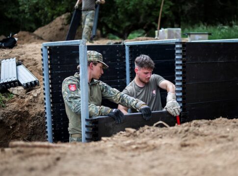 Hier wird gut das Klick-System beim ROM-Trench sichtbar. Es spart Zeit, ist einfach, und lässt den Grabenbau auch durch unerfahrene Soldaten zu.