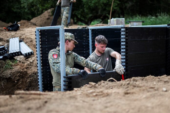 Hier wird gut das Klick-System beim ROM-Trench sichtbar. Es spart Zeit, ist einfach, und lässt den Grabenbau auch durch unerfahrene Soldaten zu.