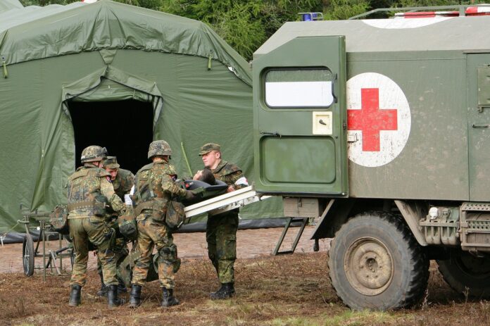 Bei der ILÜ San demonstriert der Sanitätsdienst der Bundeswehr die gesamte Rettungskette.