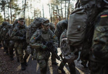 Nicht nur moderne und fordernde Ausbildungsprogramme, sondern auch eine angemessene persönliche Ausstattung motivieren die jungen Rekrutinnen und Rekruten für den Dienst in den Streitkräften ( Foto © Bundeswehr/Jana Neumann)