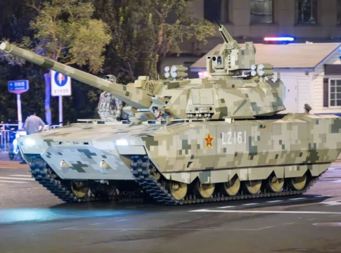 Neues aus China: Leichte Panzer und Kipprotorflugzeuge 7 Der als ZTZ-201 bezeichnete neue leichte Panzer Chinas bei den Proben zur Militärparade am 3. September in Peking.