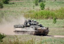 Ein Schützenpanzer Warrior während der Übung Immediate Response 24 in Polen.