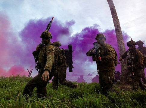 Australische Soldaten bei einer amphibischen Landungsoperation im Rahmen der Übung Alon 2025.