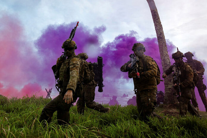 Australische Soldaten bei einer amphibischen Landungsoperation im Rahmen der Übung Alon 2025.