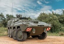 Der erste in Großbritannien gebaute Boxer bei früheren Tests auf dem Millbrook Proving Ground.