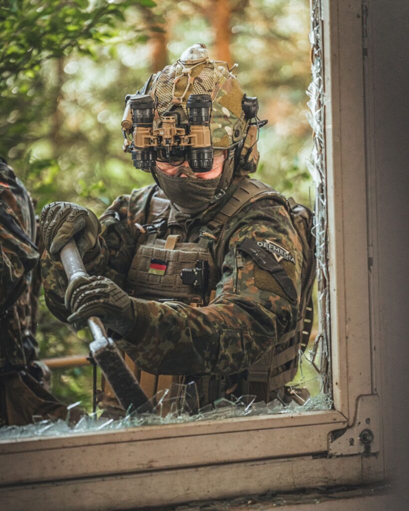 „VADER“ von ESKA®: Präzision und Schutz im Einsatz 3 Der Einsatzhandschuh VADER von ESKA.