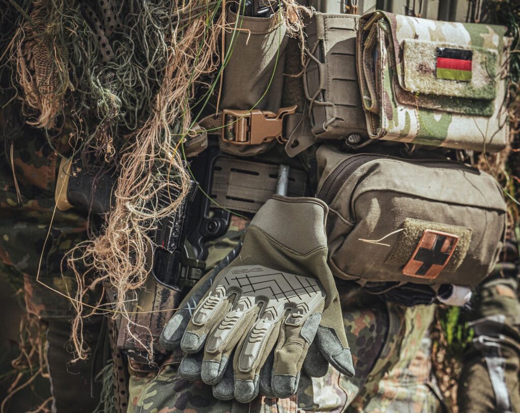 „VADER“ von ESKA®: Präzision und Schutz im Einsatz 6 Der Einsatzhandschuh VADER von ESKA.