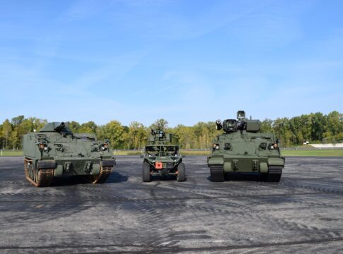 AMPV: BAE entwickelt Rüstsätze für zusätzliche Fähigkeiten 6 Zwei der zuletzt von BAE Systems vorgestellten Prototypen von möglichen weiteren Versionen des AMPV.