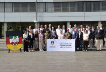 Vertreterinnen und Vertreter der IHK NRW zu Besuch im Landeskommando bei der Informationsveranstaltung über den OPLAN Deutschland.