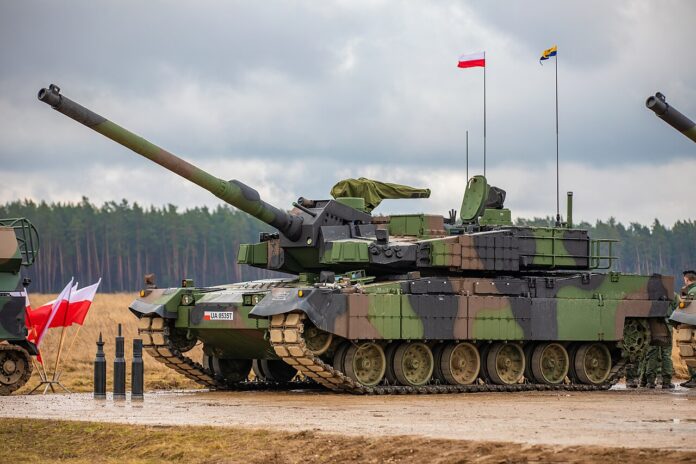 Ein polnischer K2 Black Panther im statischen Display.