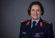Generaloberstabsarzt Dr. Nicole Schilling, Stellvertreterin des Generalinspekteurs, ist neue Botschafterin des Laufteams Bundeswehr und Reservisten e. V.