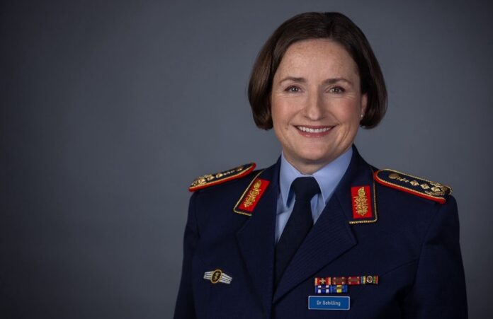 Generaloberstabsarzt Dr. Nicole Schilling, Stellvertreterin des Generalinspekteurs, ist neue Botschafterin des Laufteams Bundeswehr und Reservisten e. V.